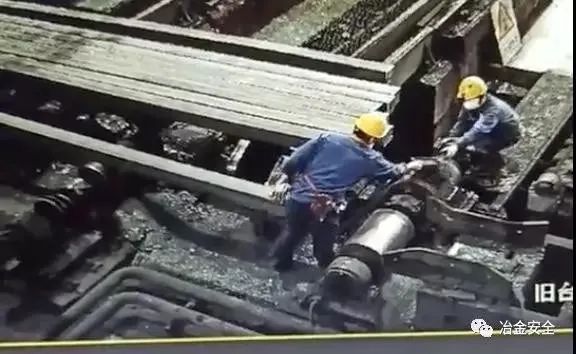 唐山天柱钢铁事故图片