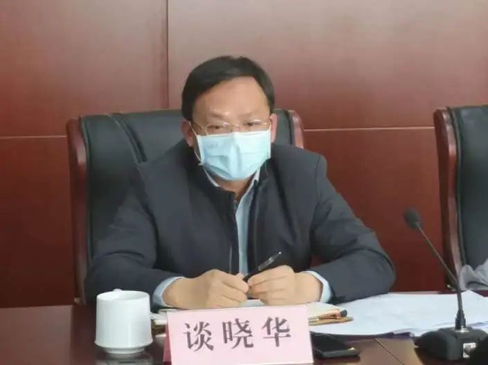 镇党委副书记,镇长谈晓华对下阶段重点工作进行强调,并部署任务安排.