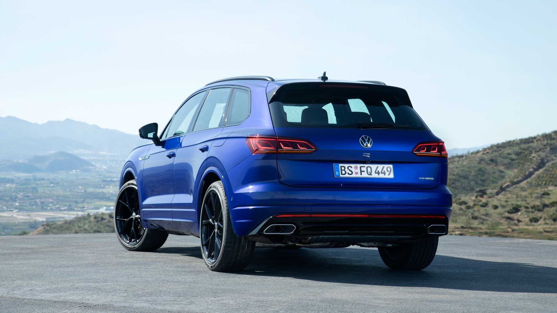 5秒破百456马力大众途锐r插电混动suv将亮相日内瓦车展