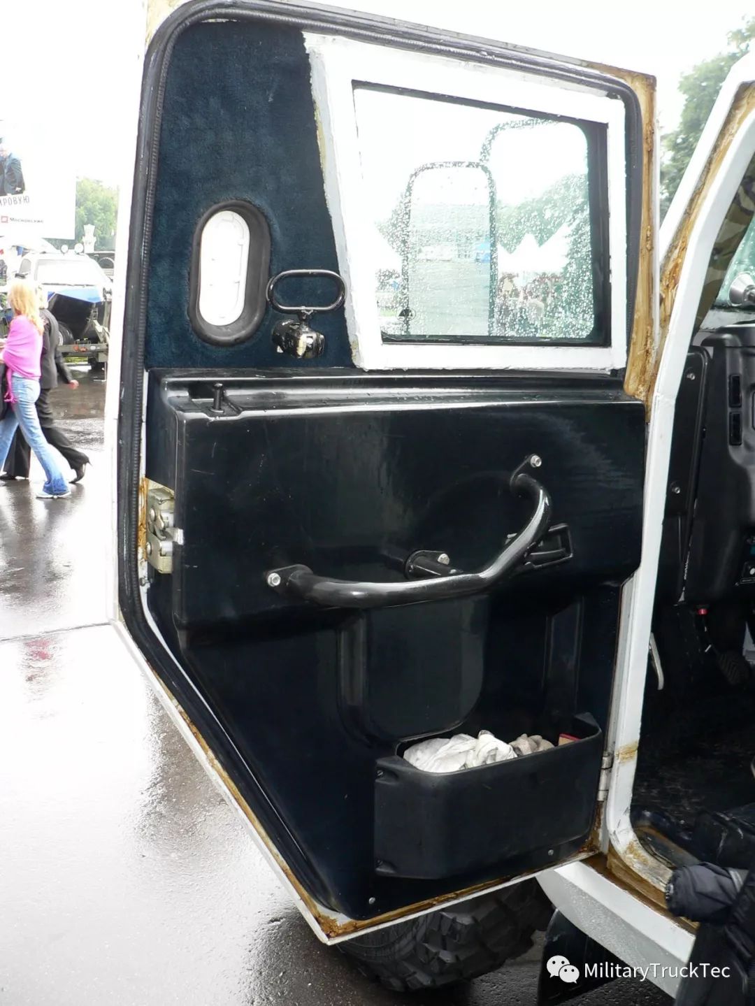 俄军虎式多用途装甲车