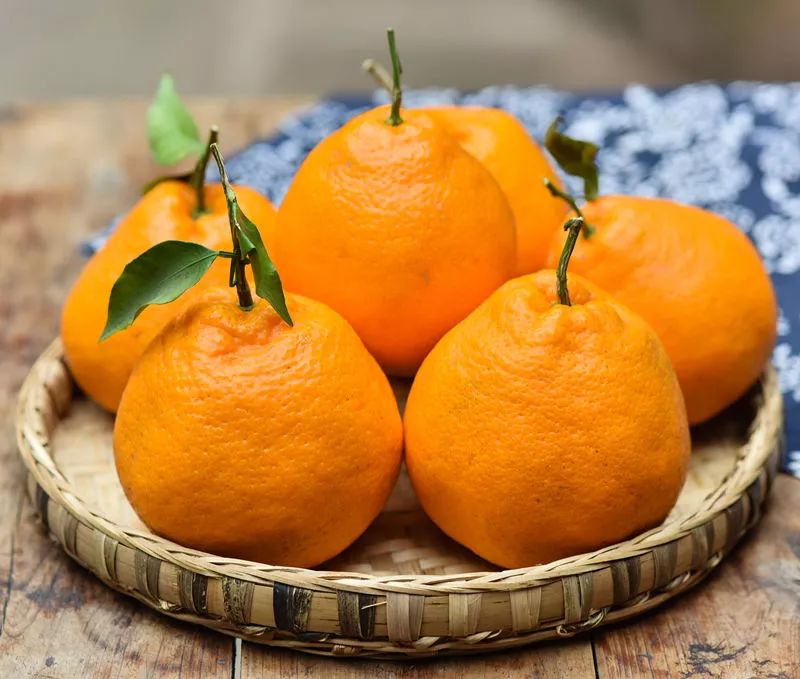 水果期盼已久的耙耙柑终于来了1秒剥皮果粒大爆炸口口绽放爆蜜珠