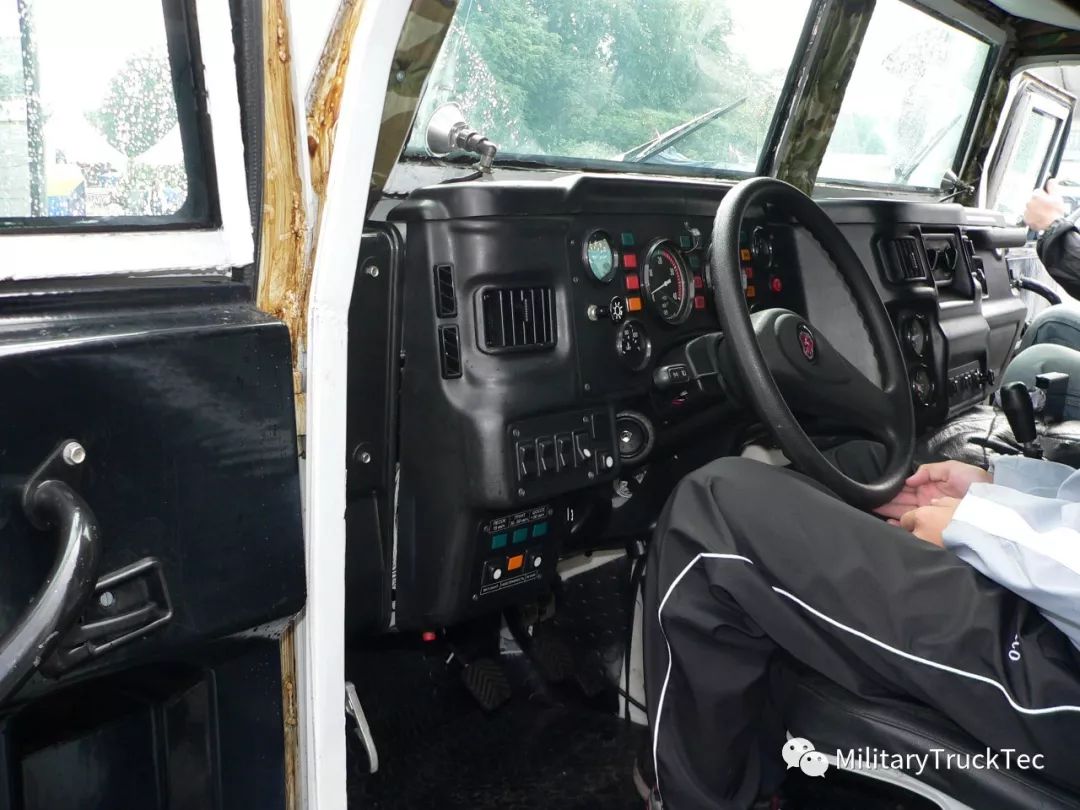 俄军虎式多用途装甲车