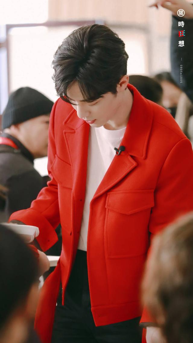 北京台春晚代言人肖战来了红色赞温暖阳光粉色赞清爽帅气