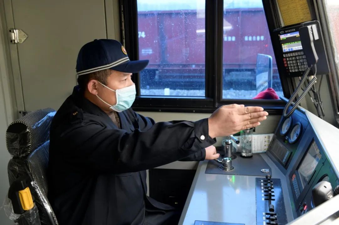 戚墅堰公司造df8b机车助力枣矿集团解武汉燃煤之急