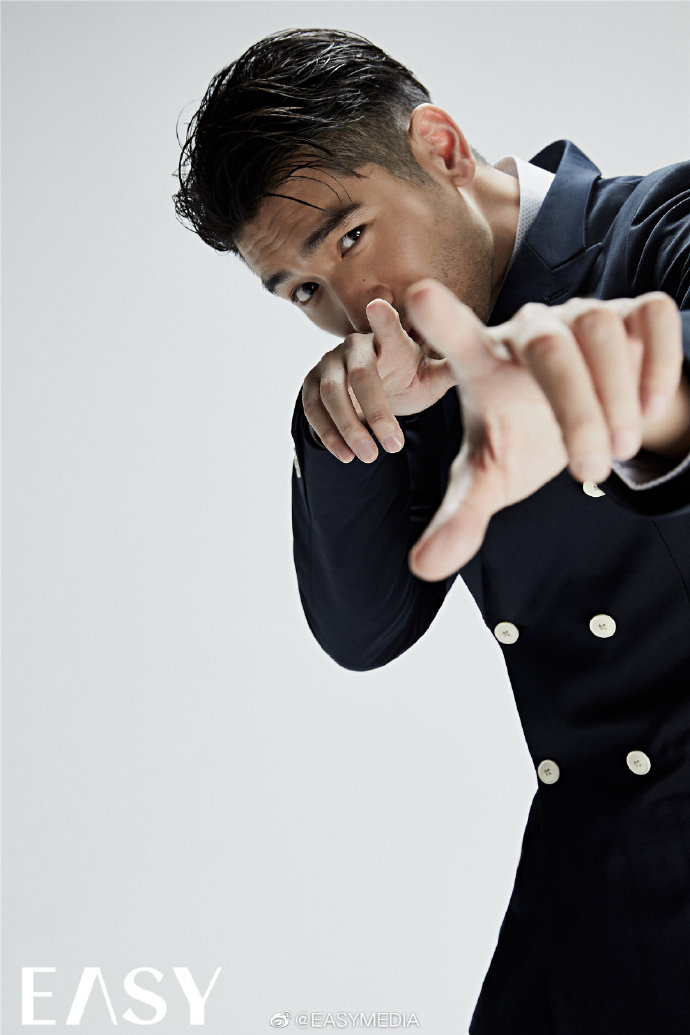 高以翔去世前拍的杂志曝光型男穿搭酷酷耍帅祝君好