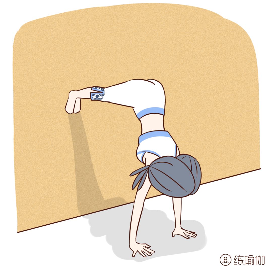 每天晚上把双腿靠墙在墙上不仅手倒立学会了人也越来越精神