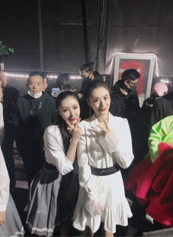 青年演员上淇携手带货女王薇娅参加欢乐喜剧人助阵孙建弘