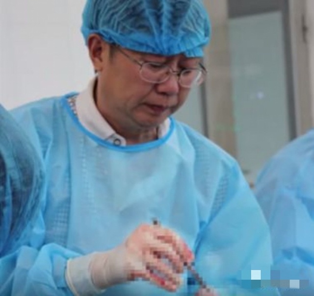 他解剖首例新冠患者遗体探病源,曾助警方抓获身负十命变态杀人魔_刘良