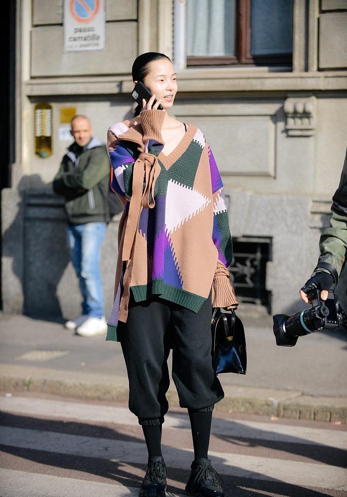 雎晓雯现身米兰街头 身材纤细高挑超模范儿十足