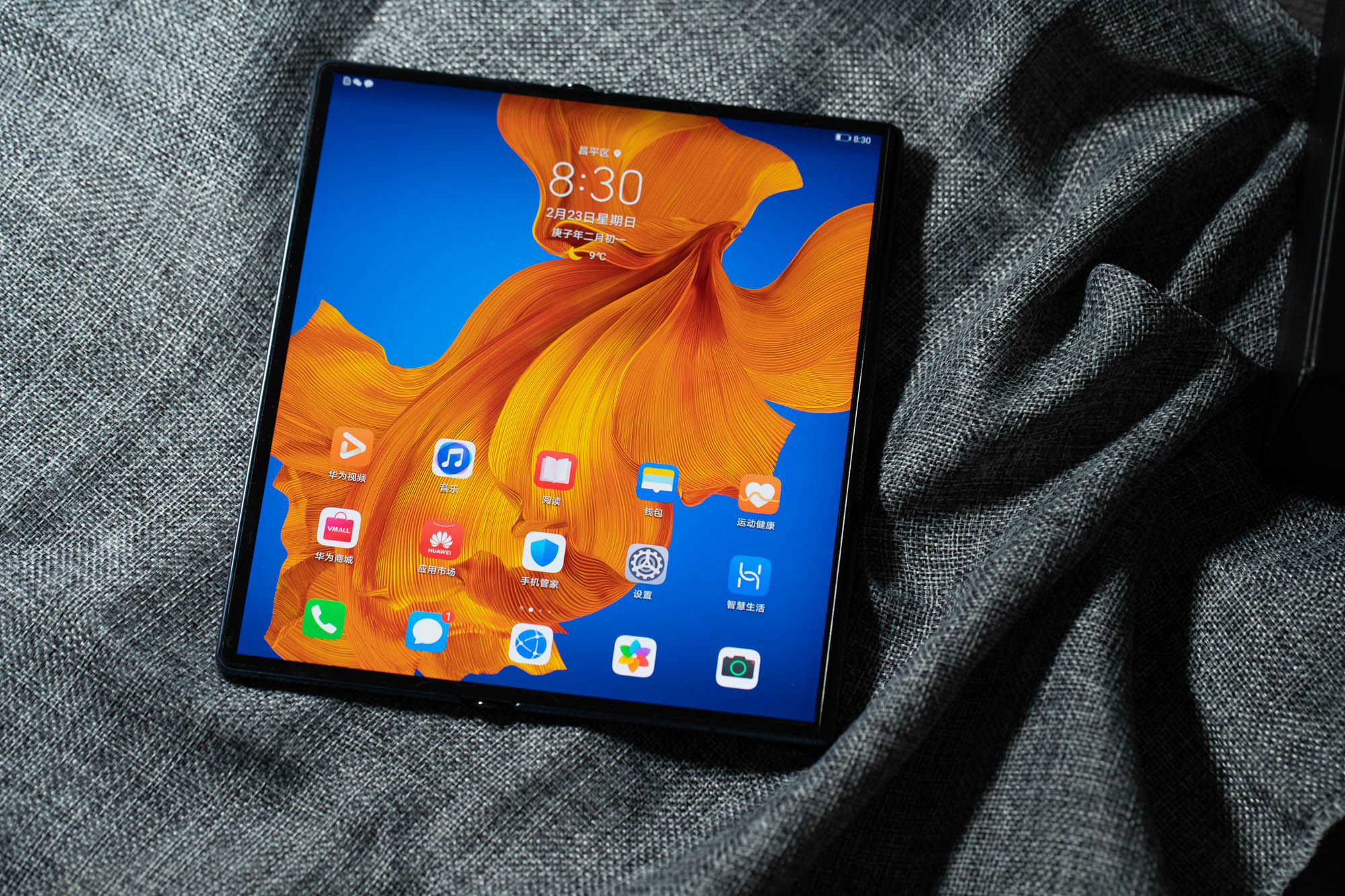 华为折叠屏手机matexs体验升级铰链搭载麒麟9905g芯片