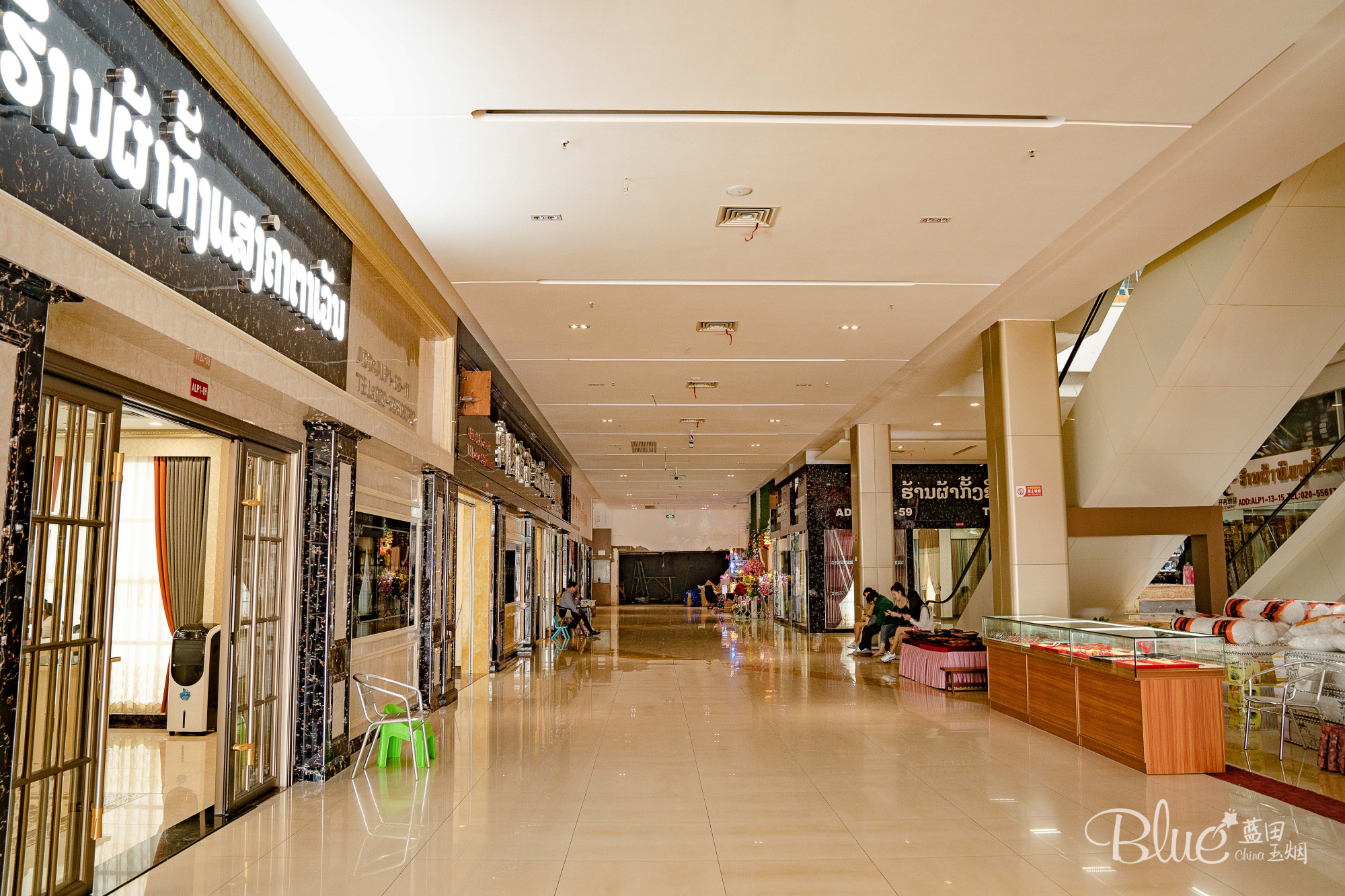 原创老挝旅行新发现万象的中国三江市场国人卖重庆小面一年挣80万