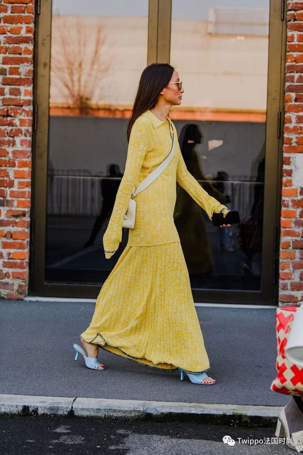 原创春天到了法国女人都在穿什么裙子