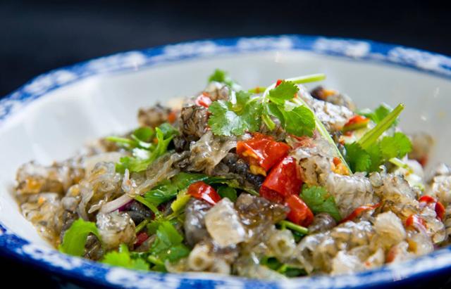 蒜味鱼皮,美味可口,吃起来让人难忘