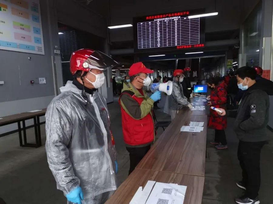 胡国进说消毒水库存不多了,经营杂货的方水福多方