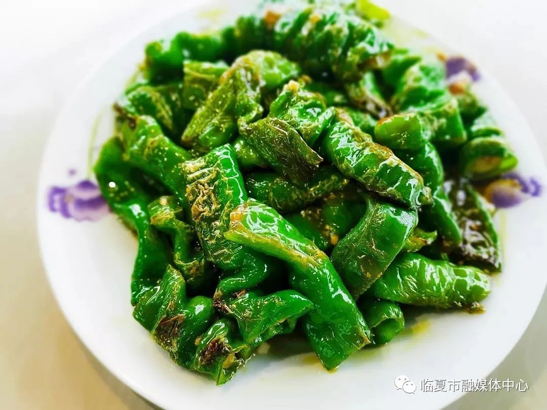 【虎皮辣椒】【八宝饭】砂锅的魅力大概就在于端上桌时还咕嘟咕嘟冒着