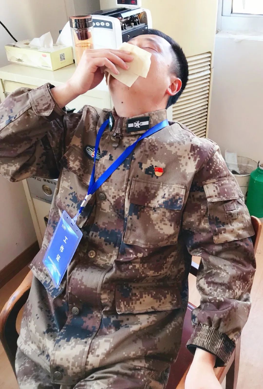 今日播报一位专武干部的战疫特写身穿军装我们不冲在一线谁冲