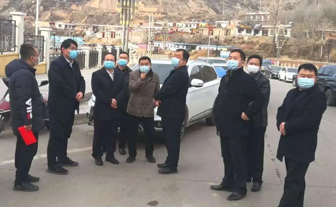李文江韩虎忠到迎宾路街道看望慰问疫情防控一线工作人员