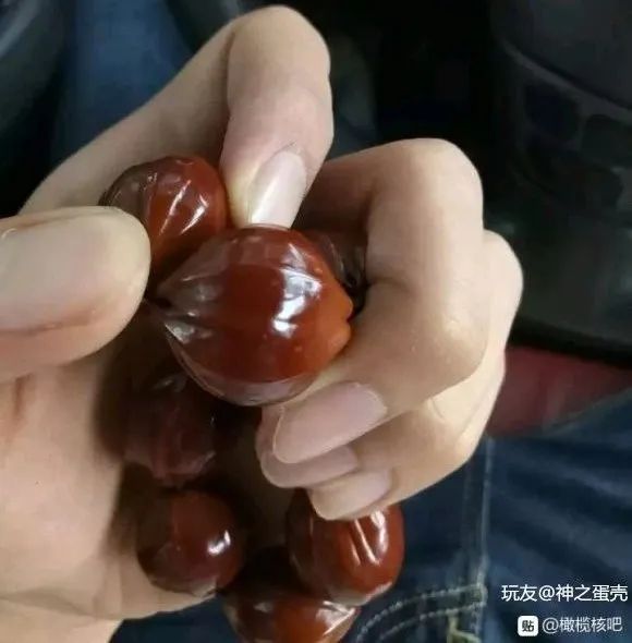 5年橄榄核盘出了红润的玻璃底