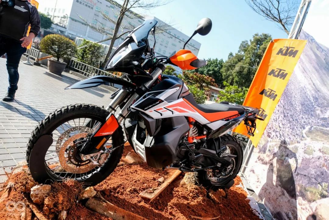 中國版ktm790adv諜照曝光搭載lc8c雙缸發動機