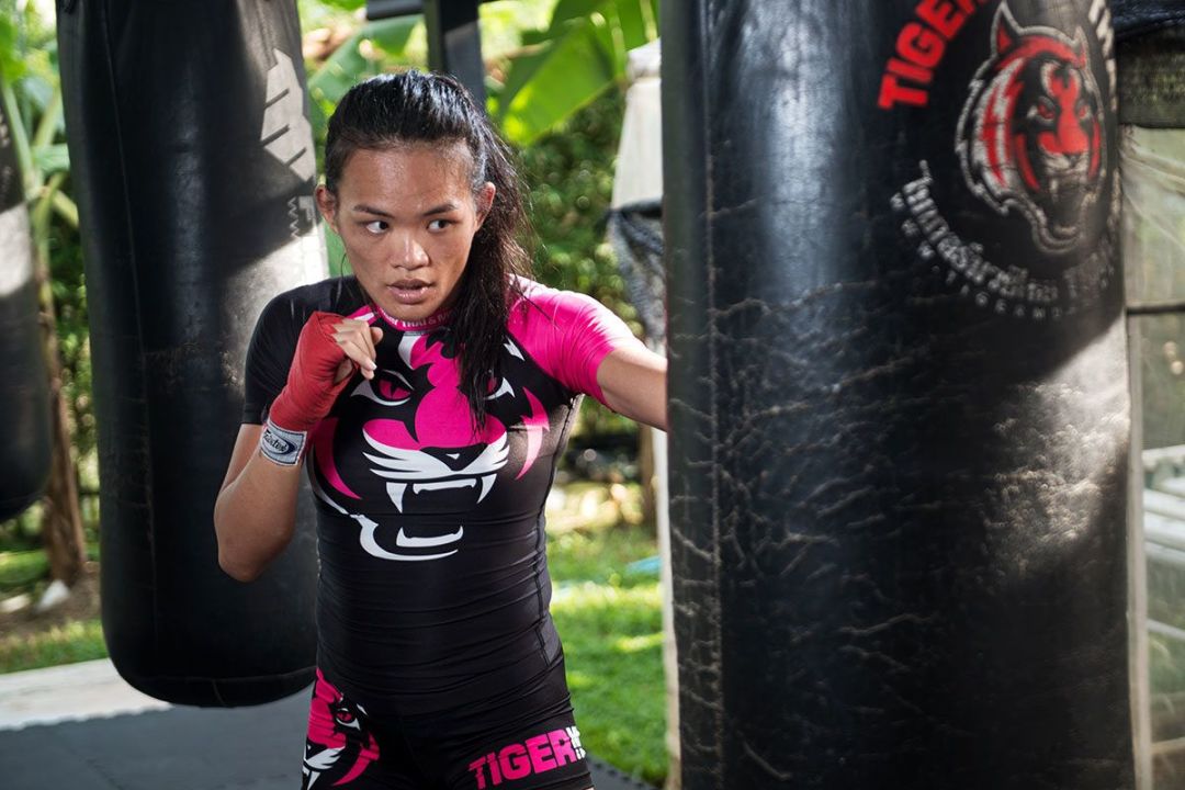 徒步800公里后她在遗愿清单写下要成为一名拳手