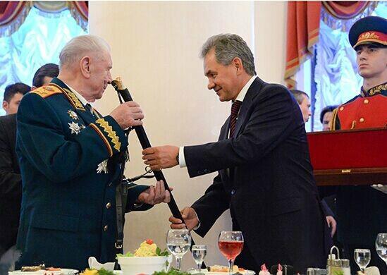 俄罗斯唯一传奇元帅去世普京亲自为他庆祝90岁生日