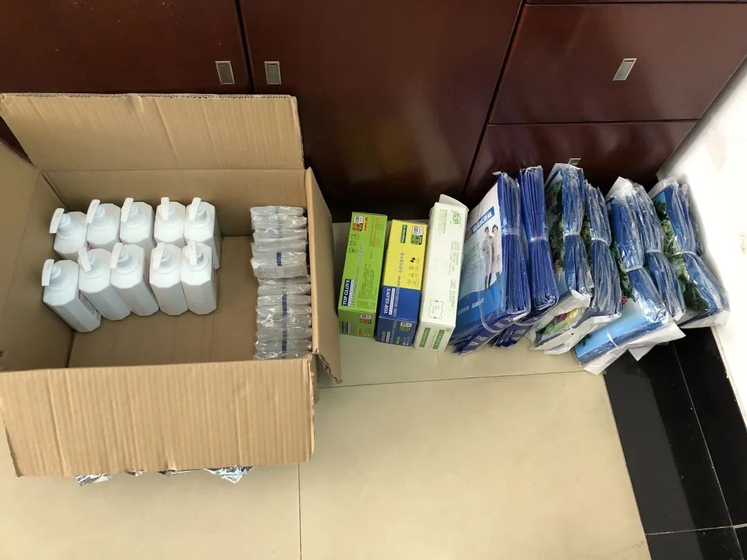 港沿镇一社区矫正对象捐赠防疫物资