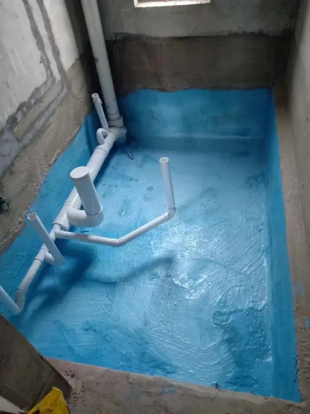 (改好的卫生间排水管及底面做防水后的48小时闭水试验)3,做好防水层
