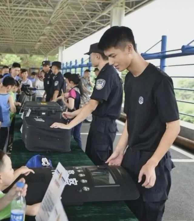 尽管已经有了不少的"粉丝",可是刘曦钧并