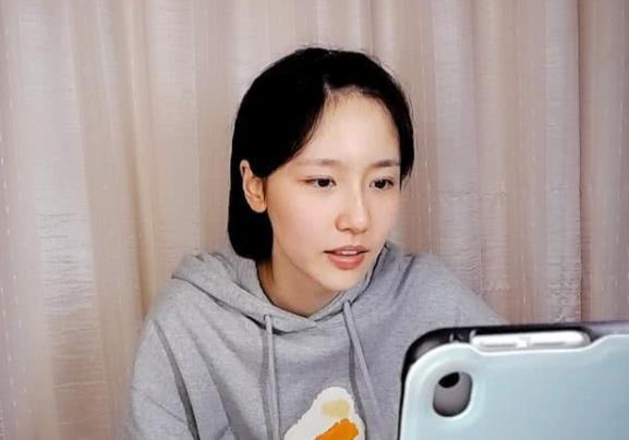 成果斗鱼首秀圈粉200w全程素颜和赵海棠开黑吃鸡