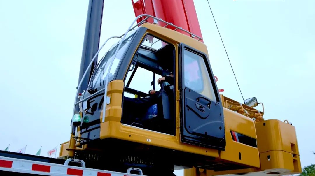 stc400t吊车自带变装主臂445m2级副臂16m双极活动支腿