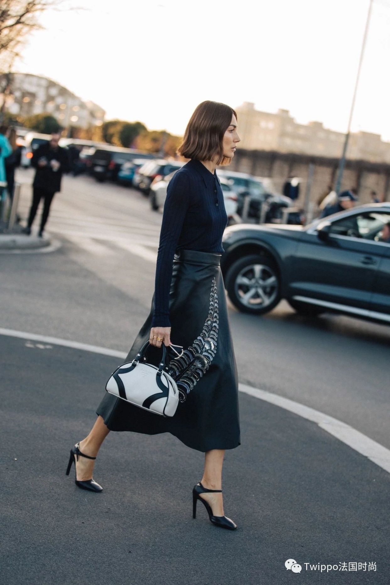 原创春天到了法国女人都在穿什么裙子