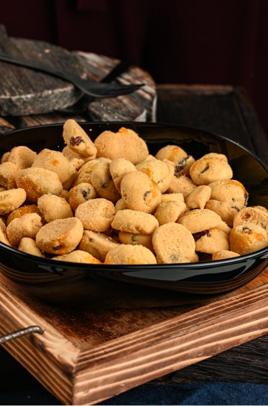 带着丝丝入扣的奶香气镶嵌着大颗饱满的提子干每一口下去都令人惊喜