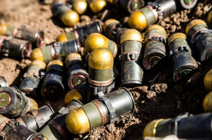 美军过期弹药处理小队运输卡车不得带顶棚用c4炸药进行引爆