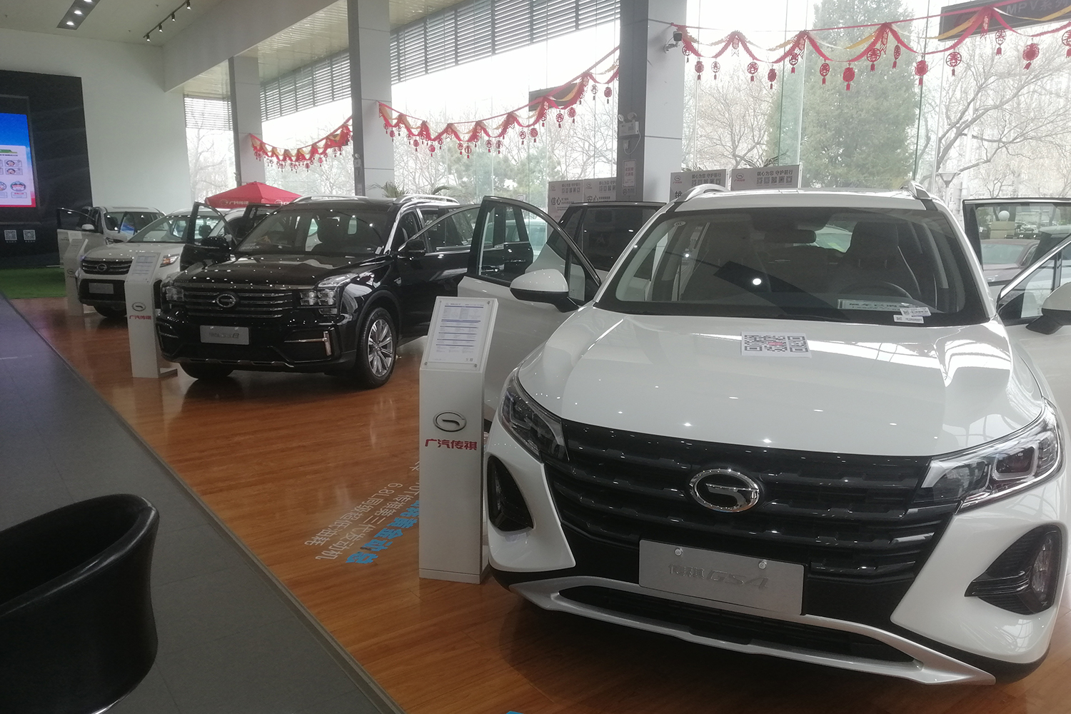 探访广汽传祺4s店:线上直播/防护措施落实到位