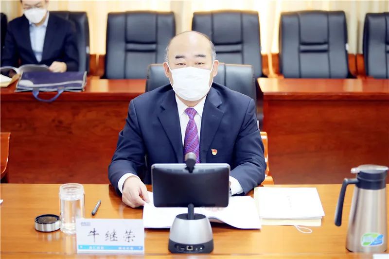 会上,内蒙古能建党委书记,董事长牛继荣作了题为《提振信心 攻坚克难