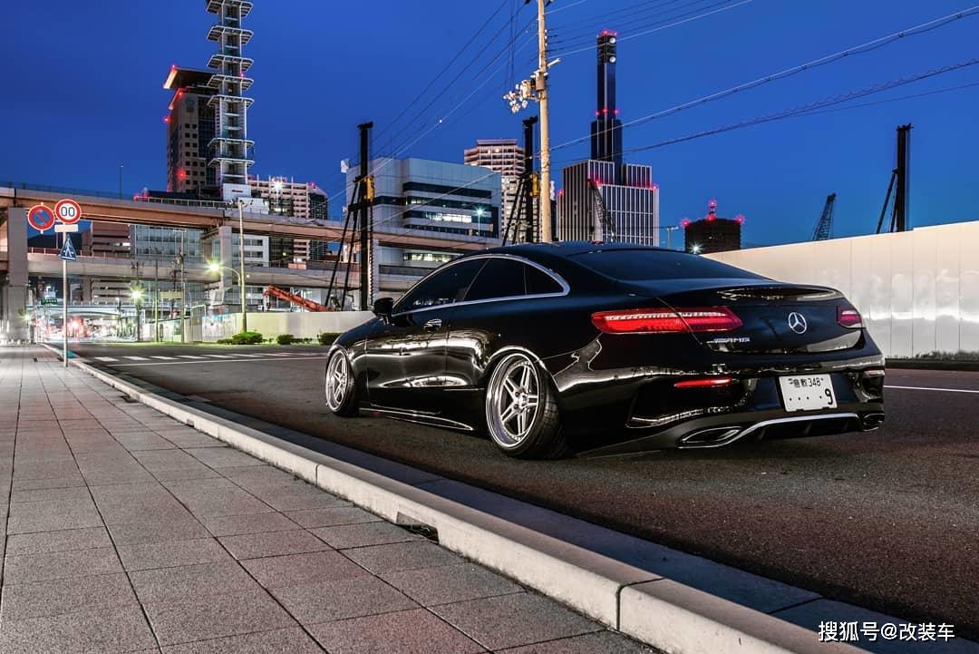 低趴姿态奔驰e coupe案例,绞牙避震也能玩出气动的效果