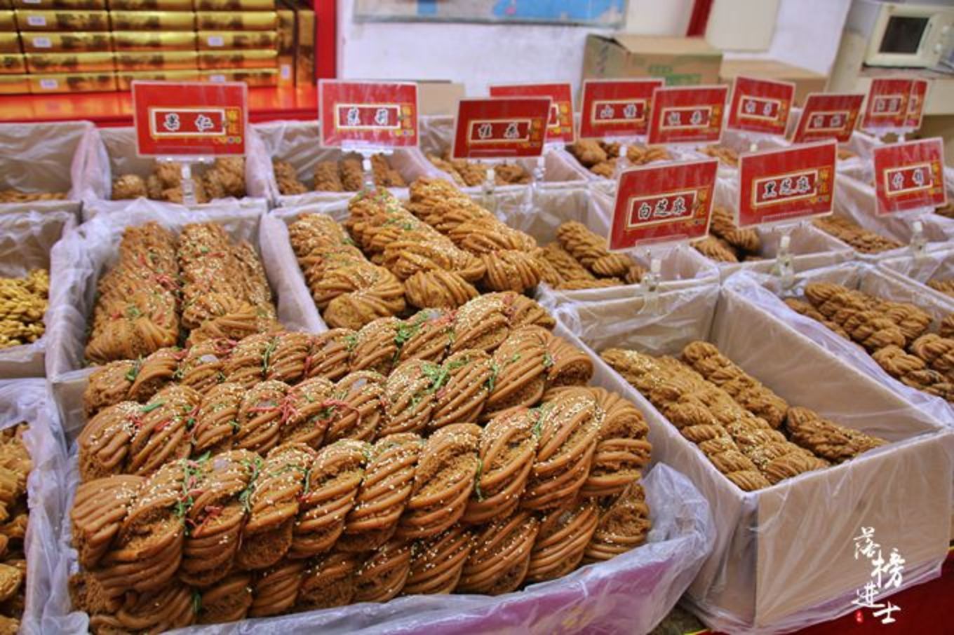 古文化街在古文化街中,各种风味的小吃也是一道风景,这其中以十八街的