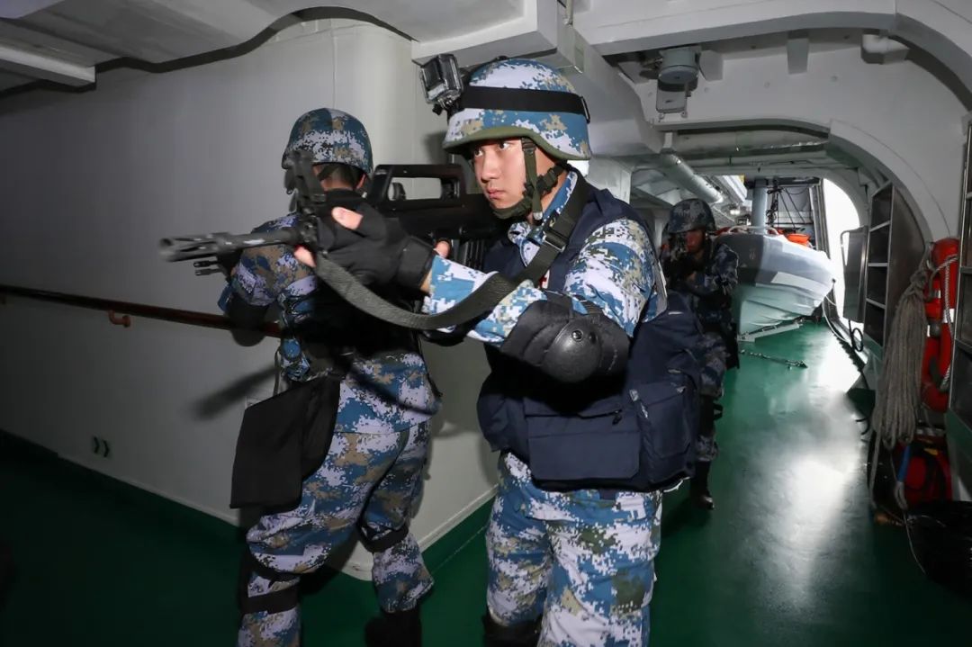 历时41天总航程达14000余海里南部战区海军远海联合训练编队凯旋