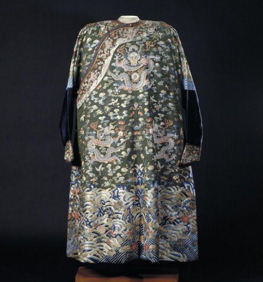 故宫中有件袍子,制作方法特别,揭秘《红楼梦》中雀金裘是什么样_孔雀