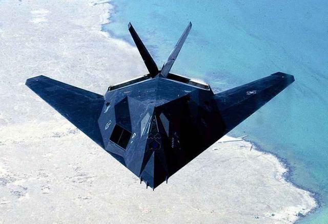 原创被称为外星科技的产物美国b2隐身战略轰炸机的前世今生