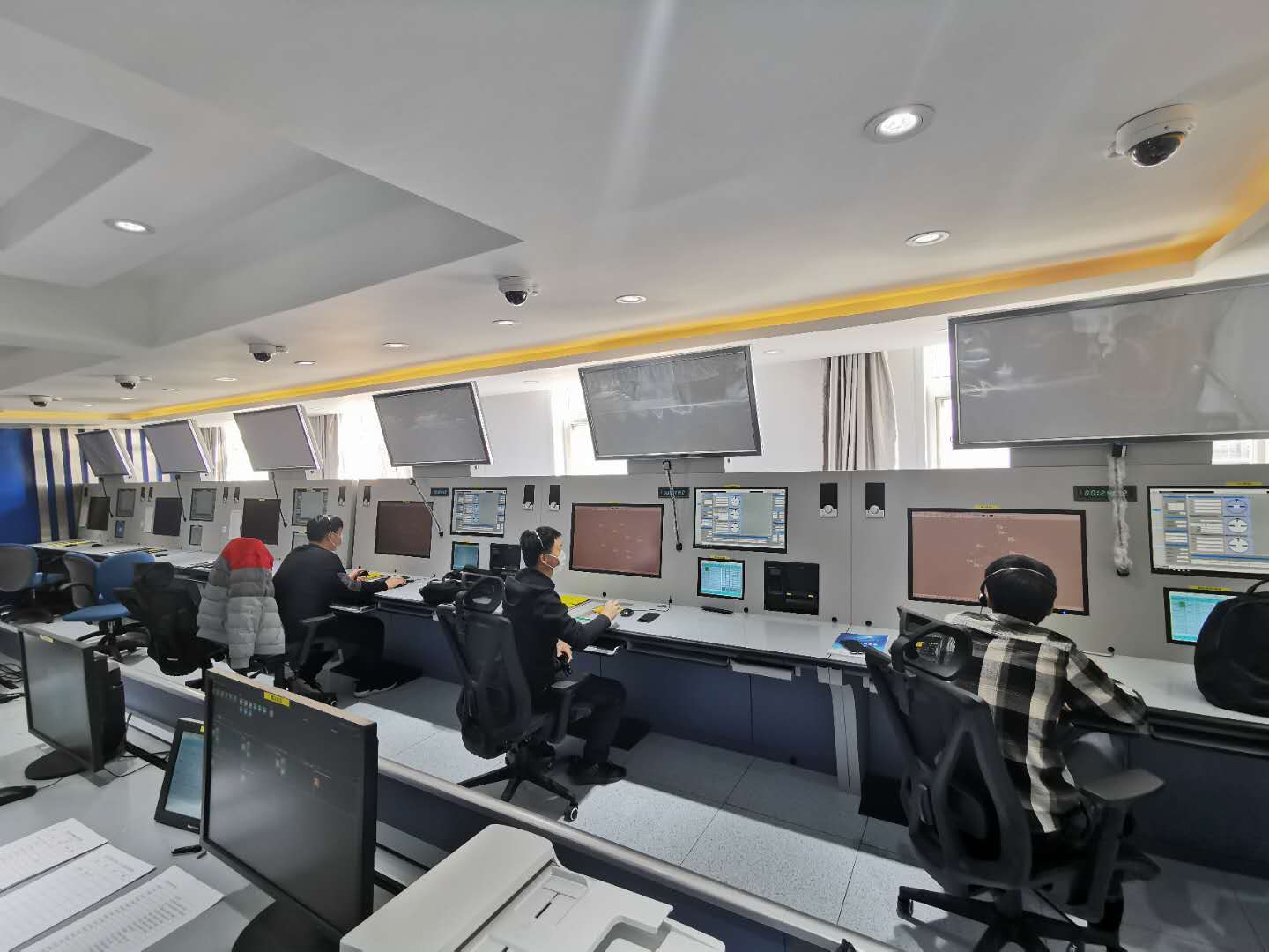 全体管制员将利用下班休息时间在机场模拟机室进