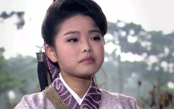 她是《包青天之七侠五义》中的小侠艾虎她是《射雕英雄传》中的傻姑她