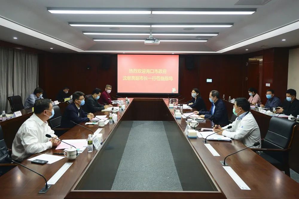 2月25日下午,海口市政府副市长沈继奔一行到农行海南分行进行座谈调研