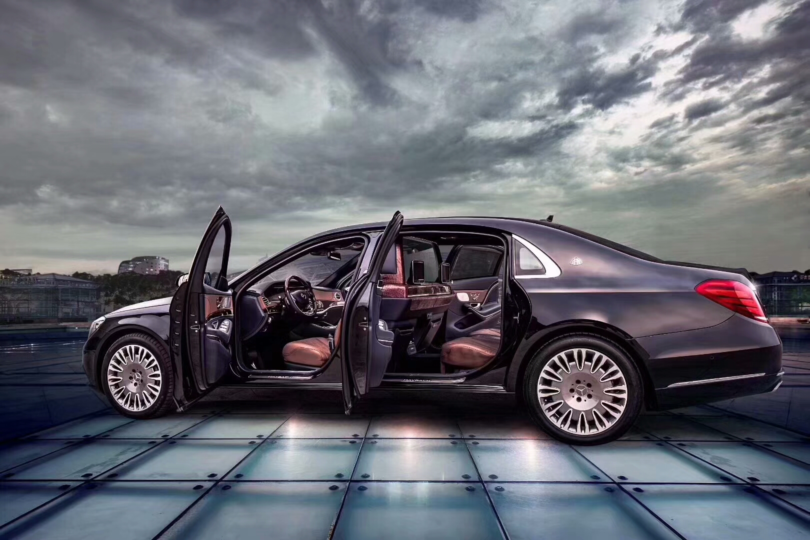 成功人士都喜欢迈巴赫s600看看它的配置就知道了