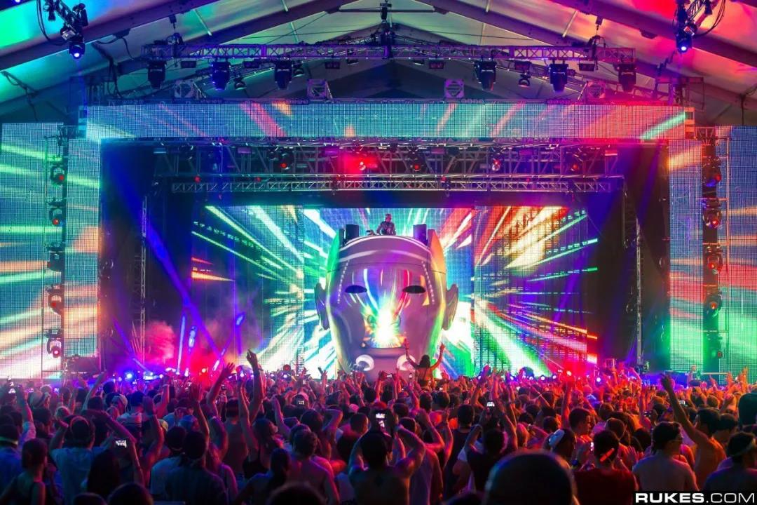 那些燃爆现场的国外音乐节的舞台效果