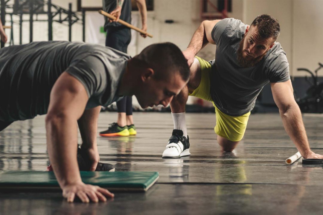 推荐产品:单双杠引体向上器引体向上是利用自重训练非常好的方式,但是