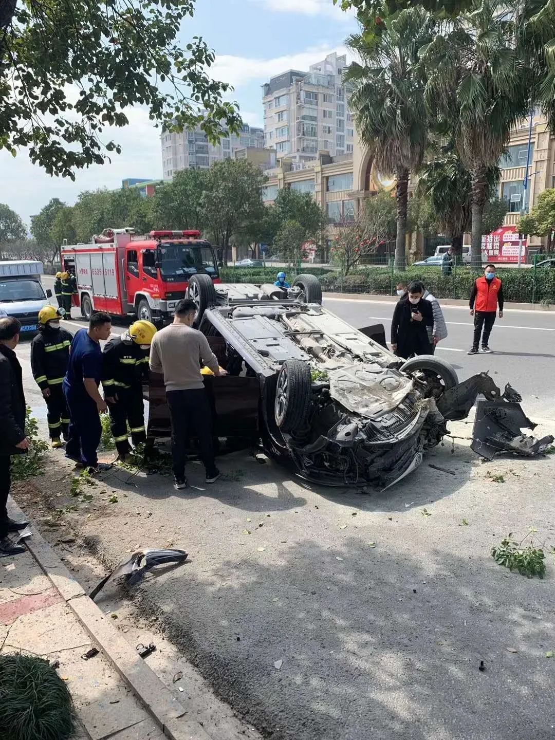 視頻塘下突發車禍現場慘烈