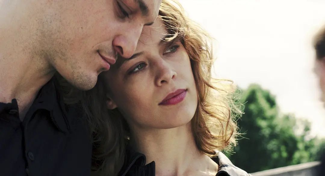 往事如烟编辑何阿岚作者上映日期: 2020-02-23(柏林电影节) / 2020-03