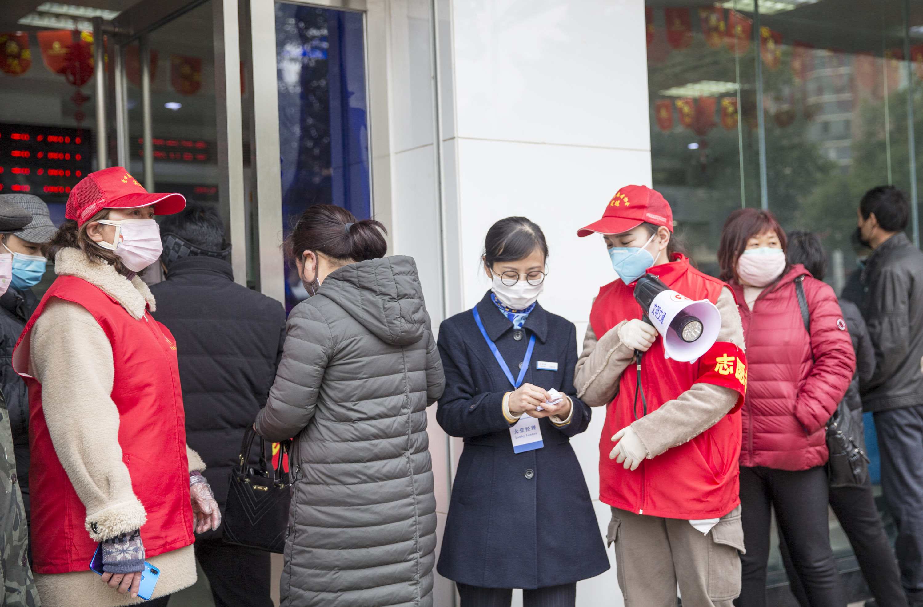 定远爱心志愿者抗击疫情在行动