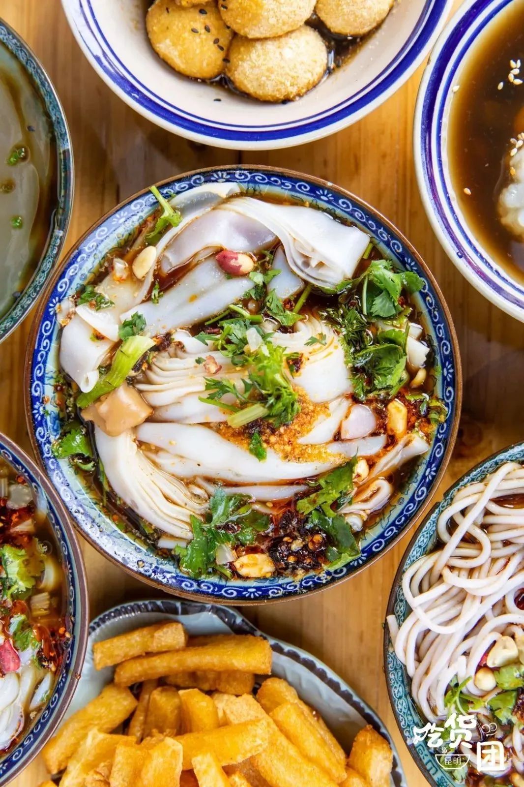 凉米线凉卷粉抓抓粉作为消暑的小吃在昆明必不可少!